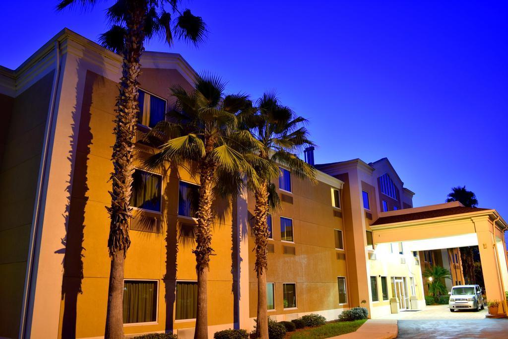 Comfort Inn & Suites Deland - Near University Exterior photo