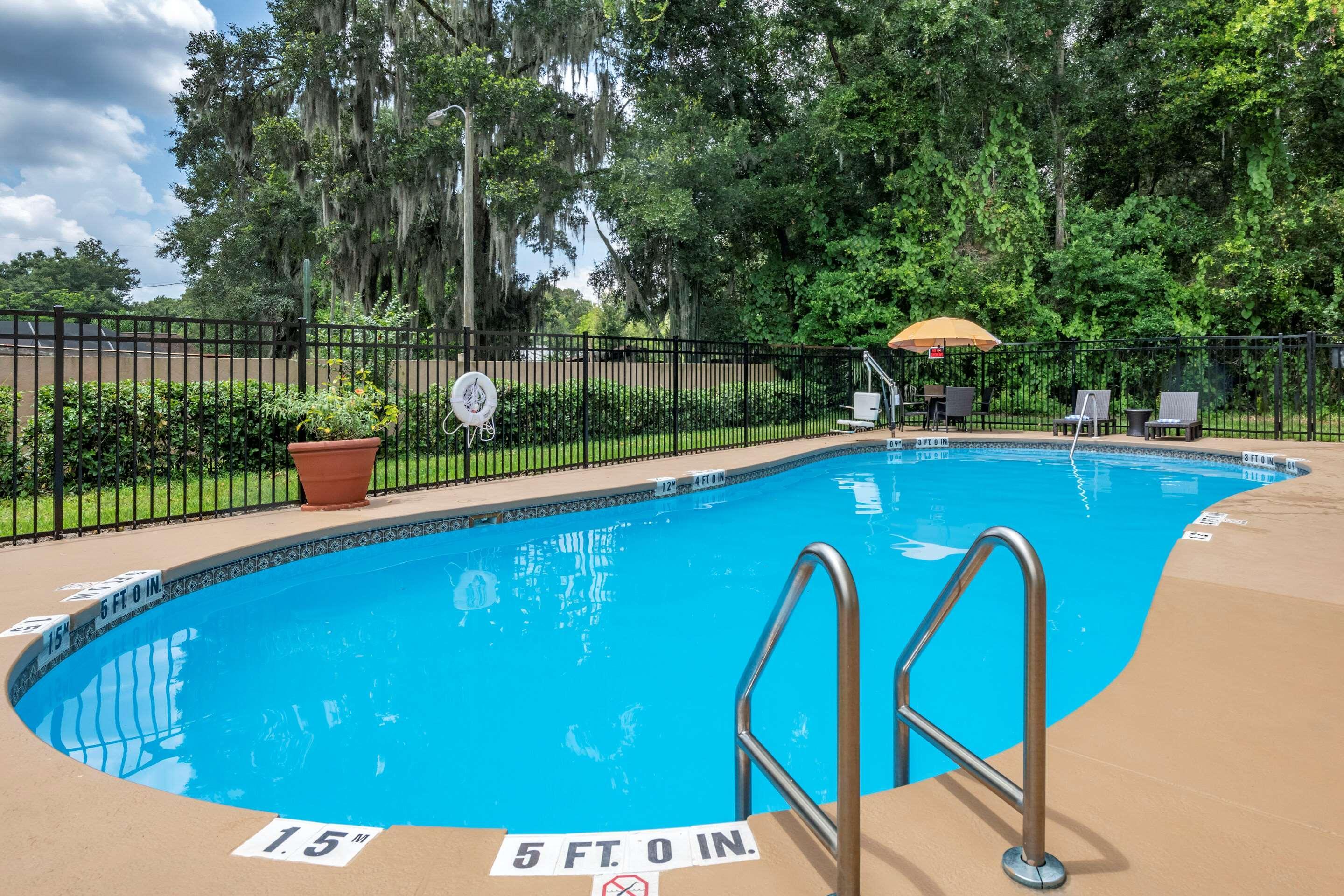 Comfort Inn & Suites Deland - Near University Exterior photo